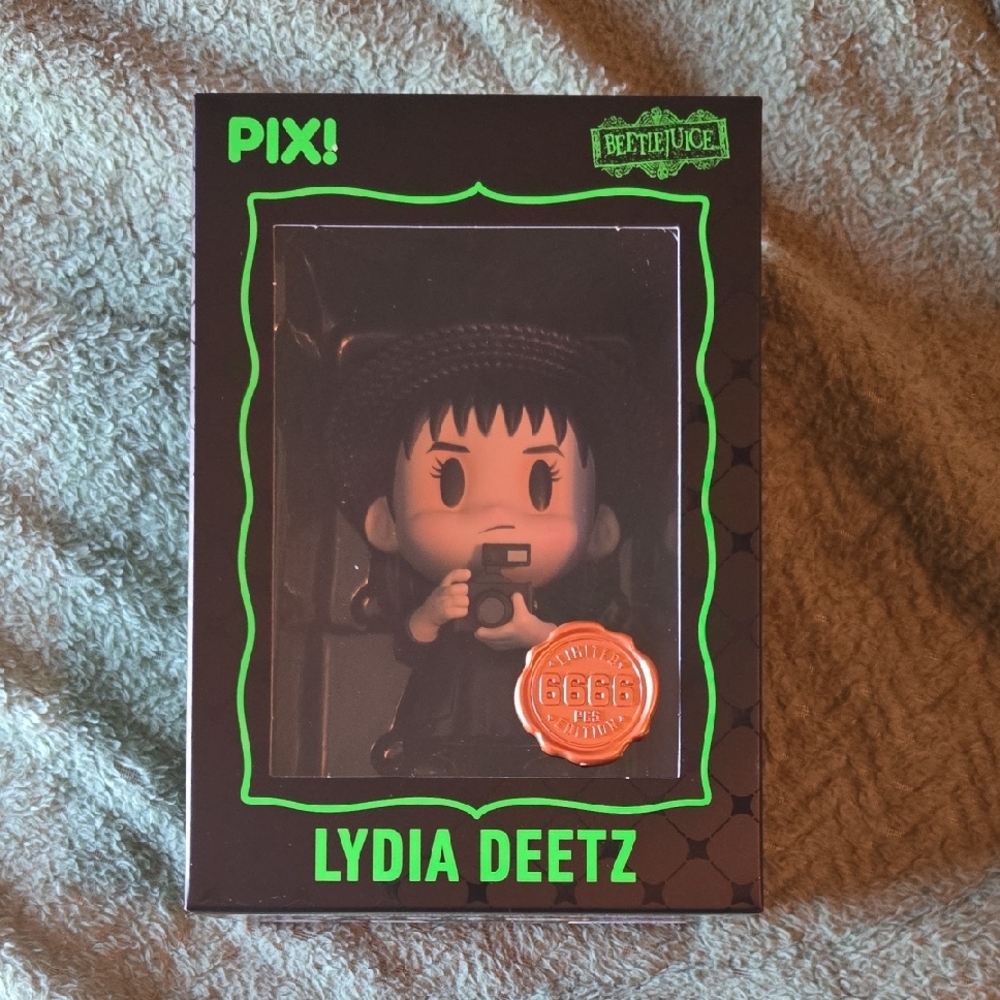 PIX! Lydia Deetz Beetlejuice Vinyl Figure
